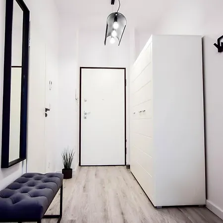 Angel City Center Apartment *